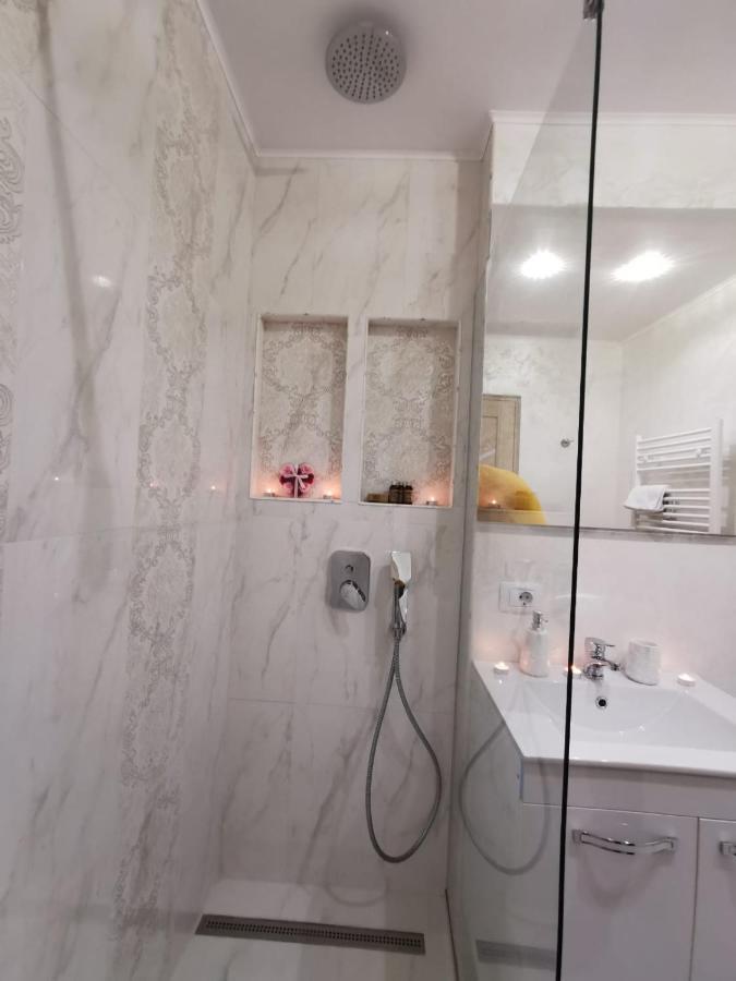 Apartament Gold Luxury Tîrgu Ocna Eksteriør billede